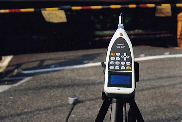 日本ACO3233三向測振儀
